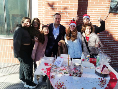 Βοήθεια στο fund raising της ομάδας RoboMechanics έξω από το Δημαρχείο